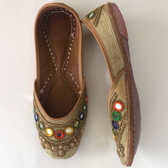 Beautiful Handmade Leather Mirrored Slippers - Picture 7 of 8